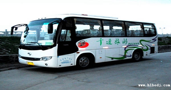 呼倫貝爾海拉爾包車旅游_金龍33座大巴旅行車